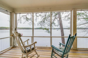 Отель Selah Lakefront Retreat  Стандиш